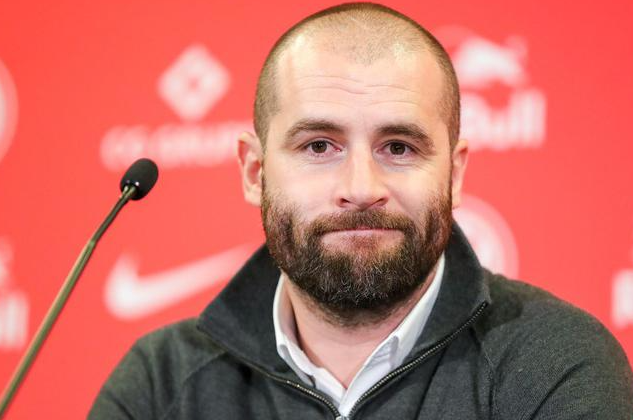 按在替补席 按在替补席